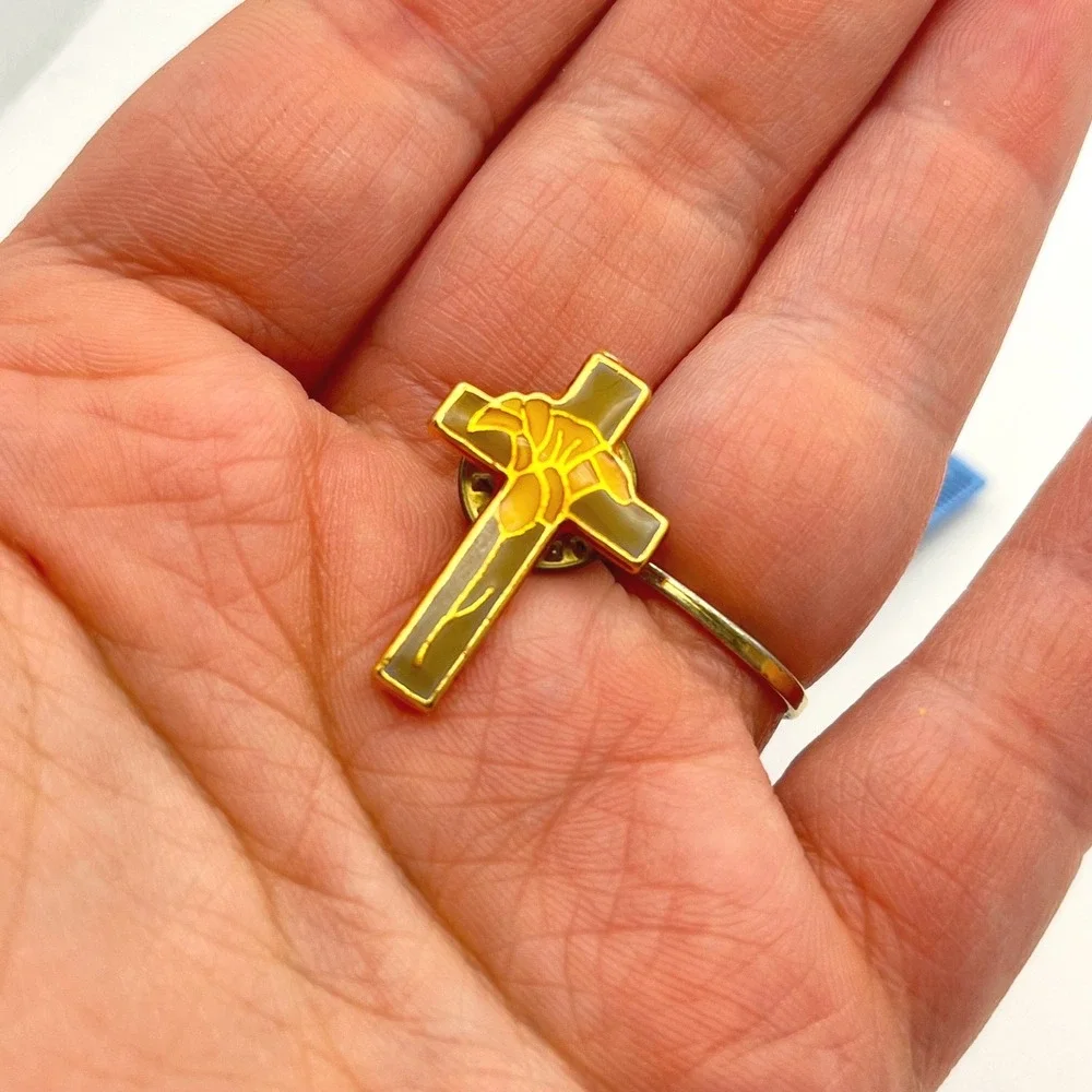 Gold‎ Tone Cross Lapel Pin Yellow Lily Flower Brown Enamel Religious Hat Pin 1in